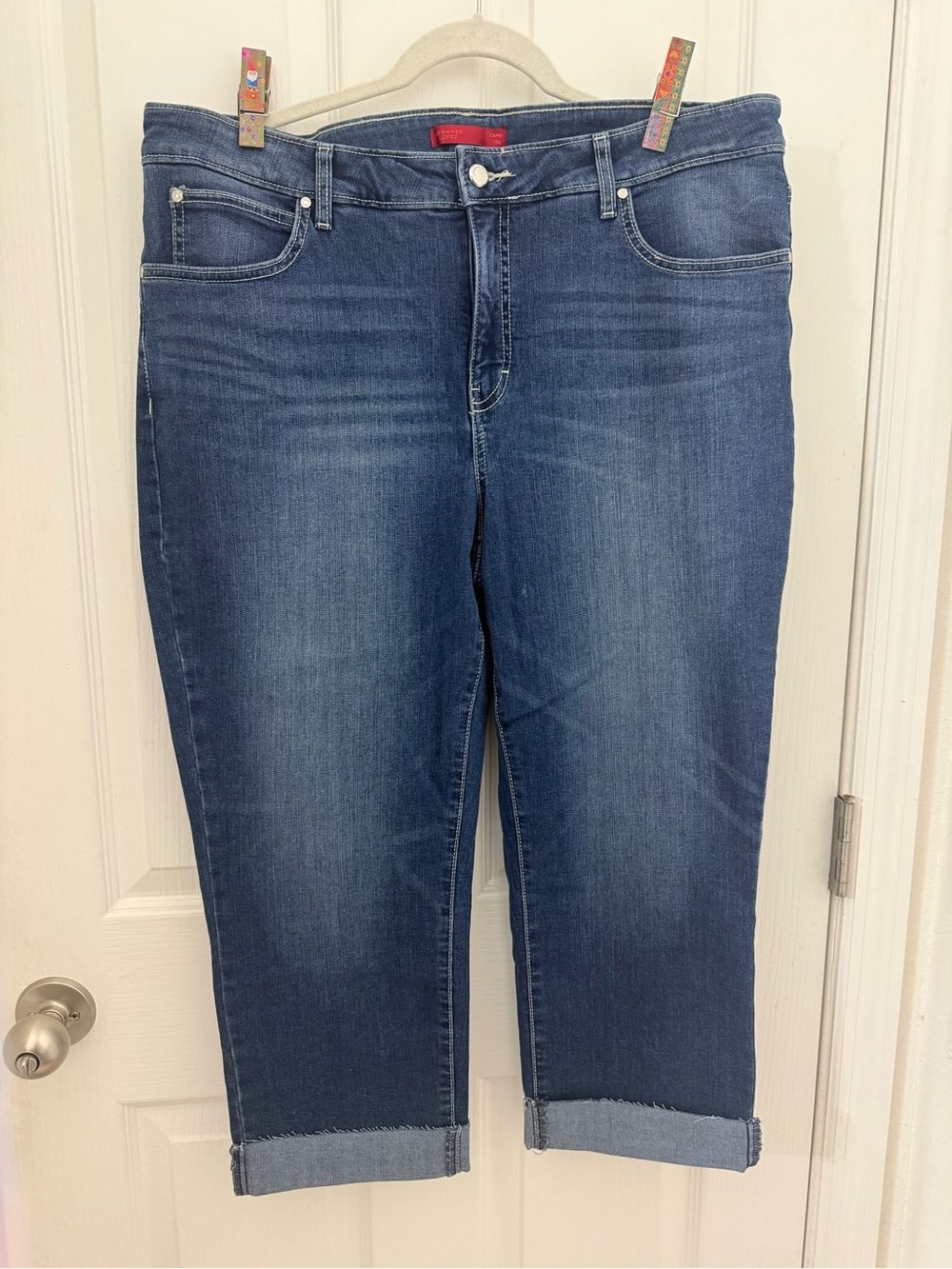 Jennifer Lopez Medium Blue Capri Jeans. Size 18W.